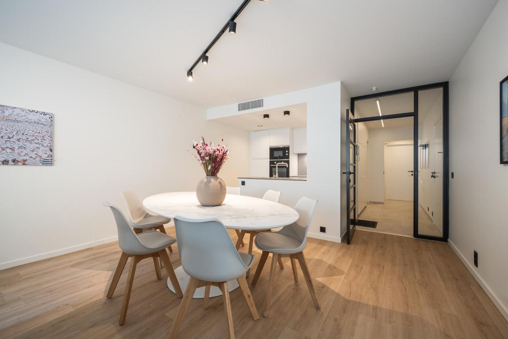 Luxe Comfort App Met Zijdelings Zeezicht En In Centrum Appartement